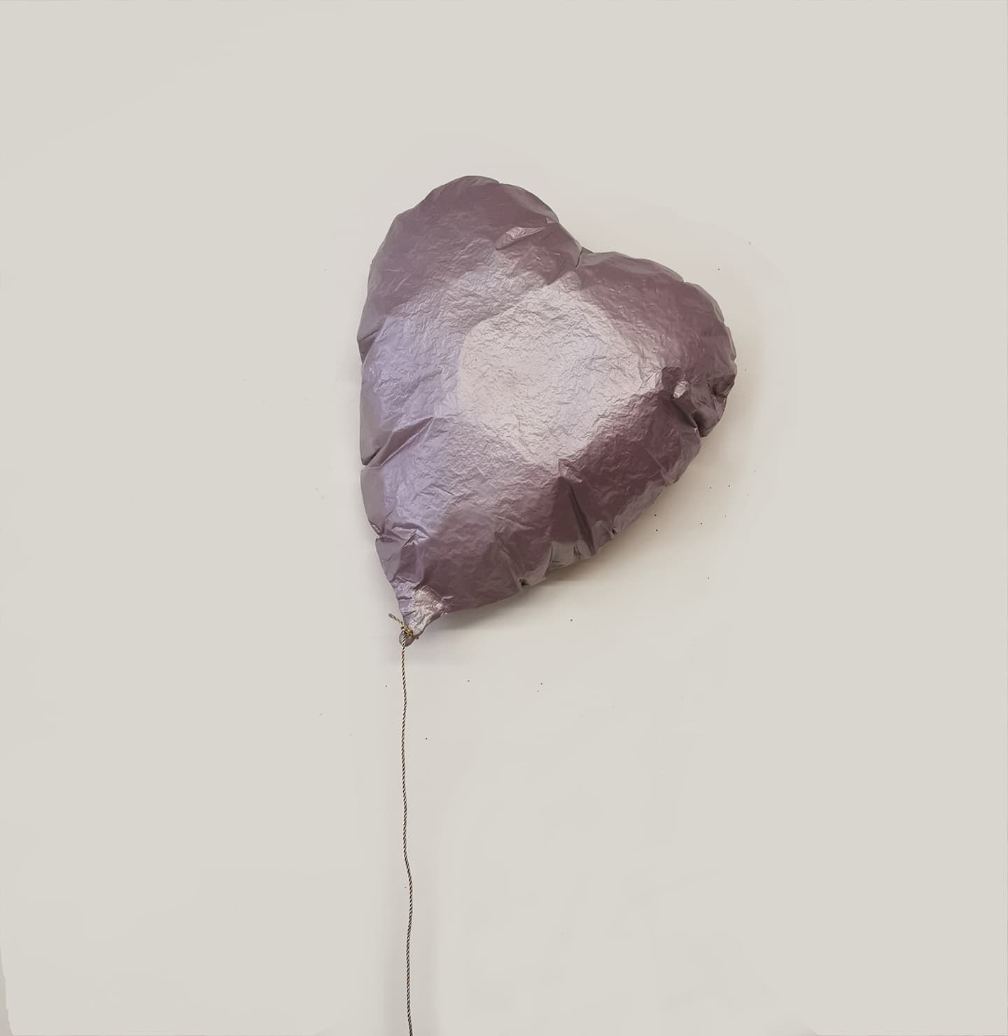 Un peu d’éternité (coeur lilas au mur) (Collection Ville de Laval)